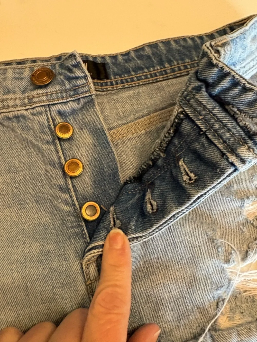 NEUW distressed denim short shorts size‎ 25